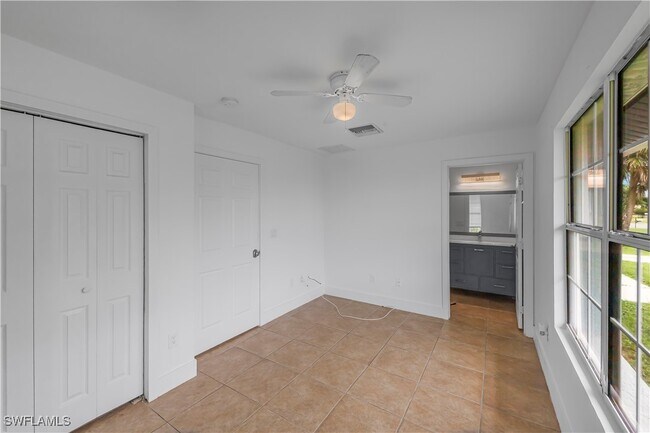 Building Photo - 803 Monroe Dr