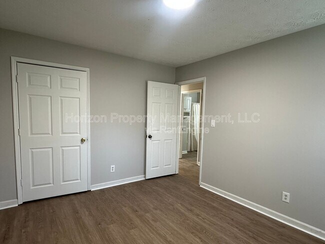 Foto del edificio - 5142 Farm Pl Dr NE