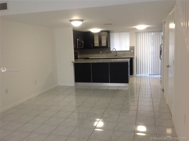 Foto del edificio - 611 NW 82nd Ave