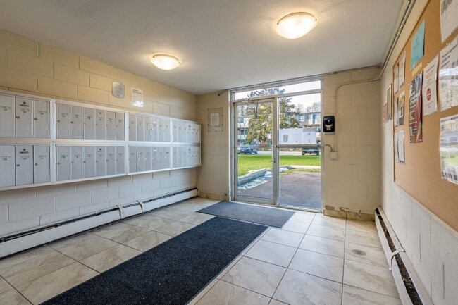 Photo du bâtiment - Huron Manor Apartments