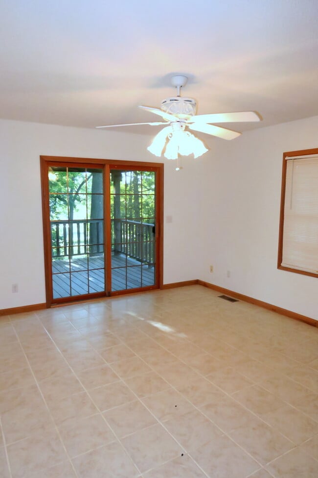 Building Photo - 13 Ems D9 Ln