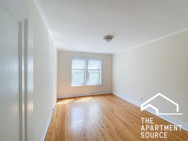 Building Photo - 5036 N Wolcott Ave