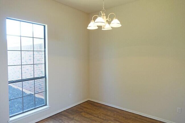 Building Photo - Gorgeous Edmond Home!