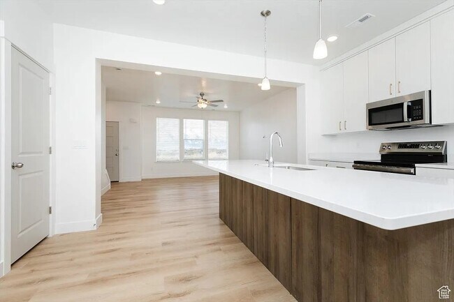 Building Photo - Springville TH 53