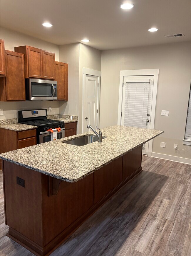 Foto del edificio - 349 Hague Dr