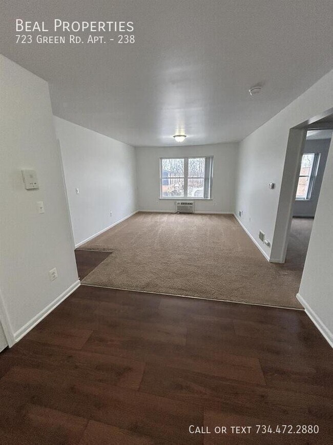 Foto del edificio - 723 Green Rd