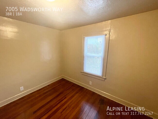 Building Photo - 3 Bedroom refinished hardwood floors & vin...