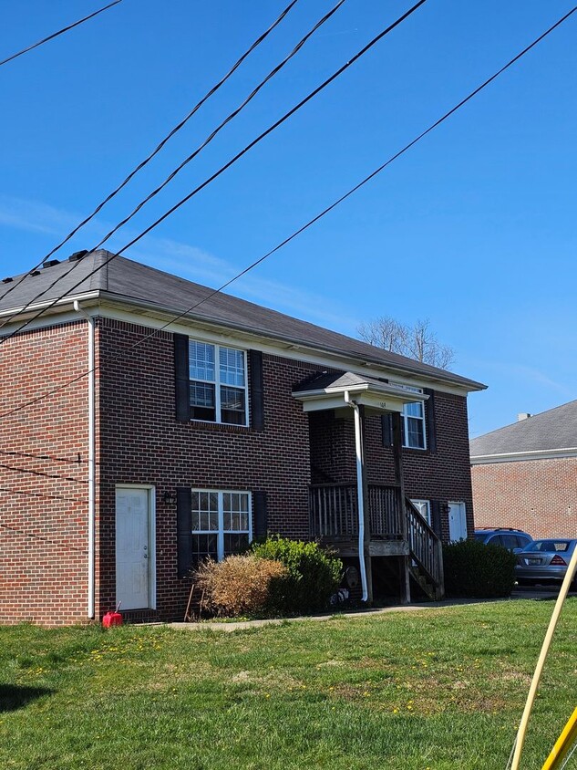 Primary Photo - 109 Kenilworth Ct
