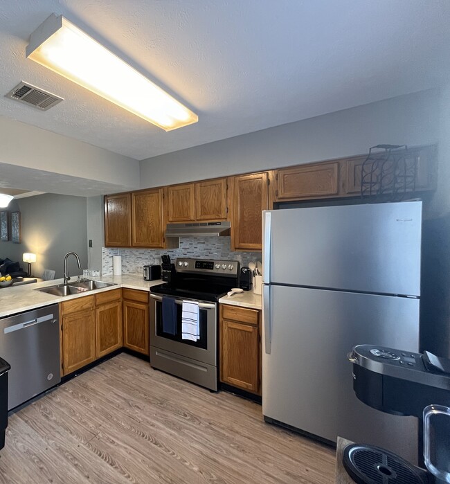 Open well equipped kitchen - 1414 Highland Ave