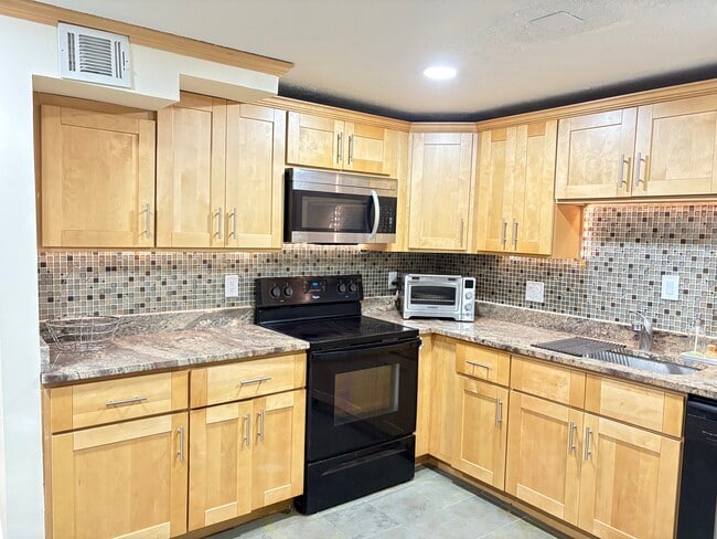 Foto del edificio - 1229 Girard St NW