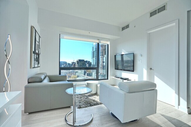 Building Photo - 100 Av. des Canadiens-de-Montréal