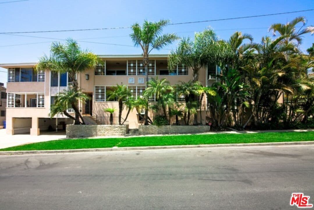 Foto principal - 10561 Missouri Ave