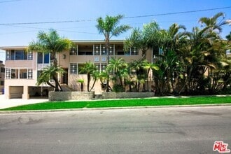 Building Photo - 10561 Missouri Ave