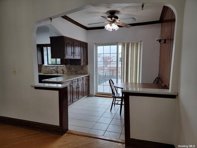 Foto del edificio - 45-60-60 193rd St