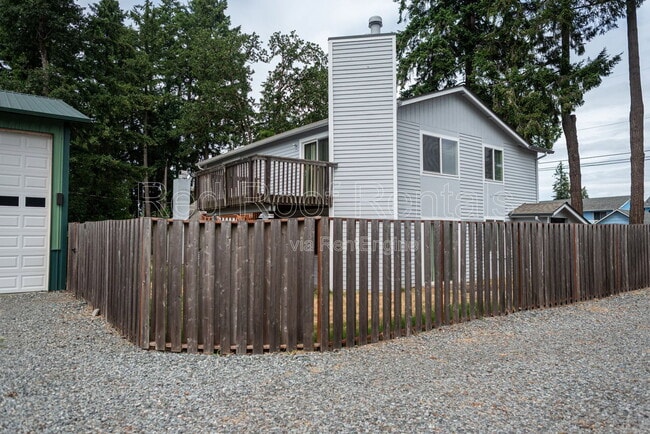 Building Photo - 9620 Maple Ave SW