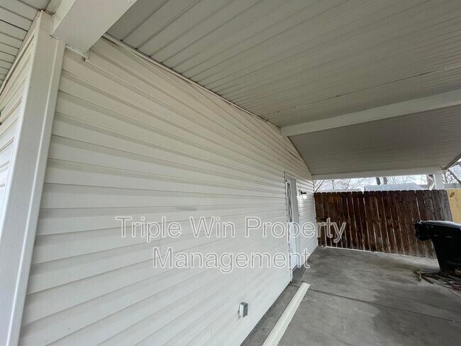 Foto del edificio - 1630 Kay Dr