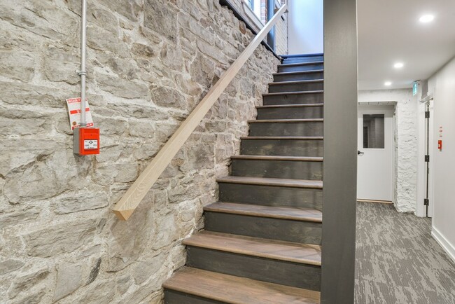 Photo du bâtiment - Modern Luxury Living in Downtown Orillia -...