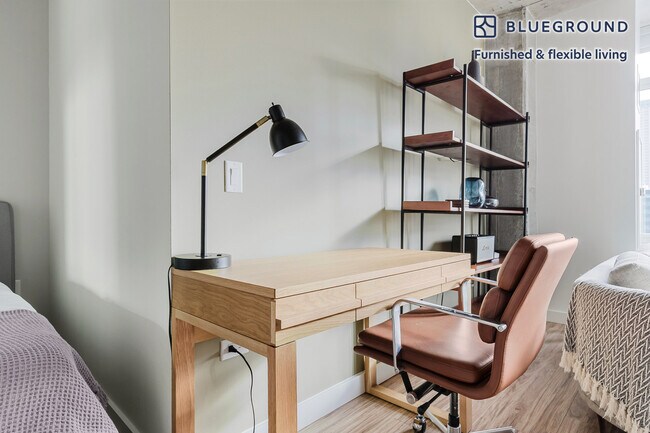 Foto del edificio - 165 N Desplaines St