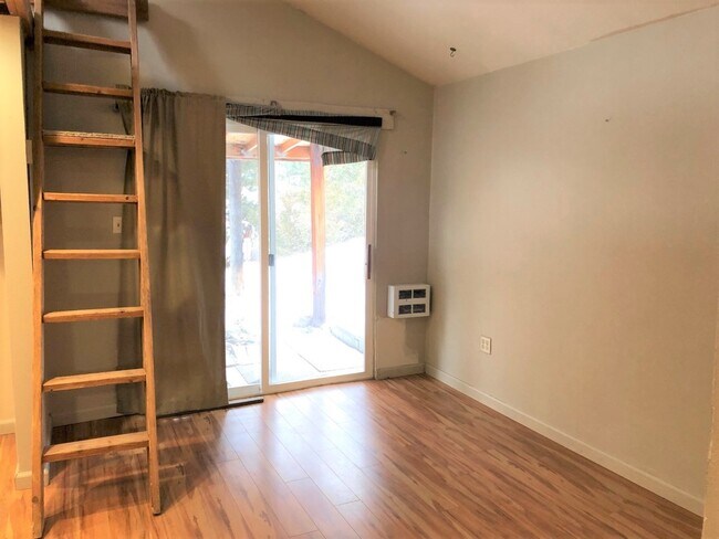 Building Photo - 841 Whispering Pines Dr