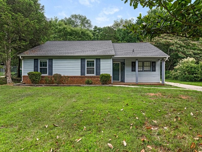 Photo - Cute as a button ranch home!