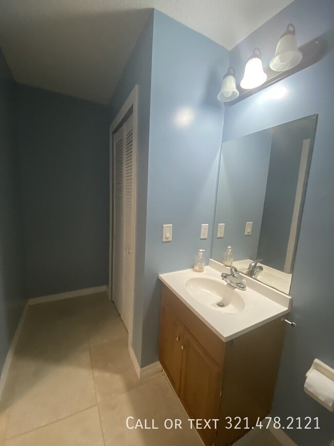 Foto del edificio - 611 Americana Blvd NE