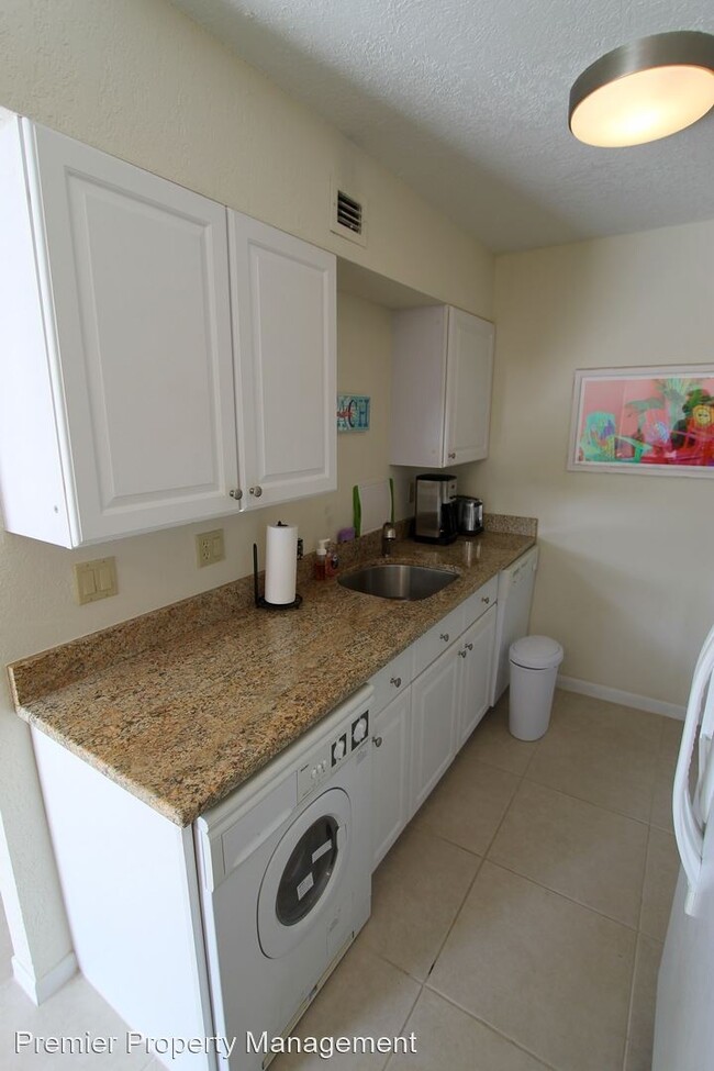 Building Photo - 2 br, 2 bath House - 4609 Bayshore Drive #N-3