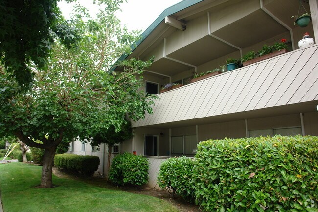 Building Photo - 1351 Castlemont Ave