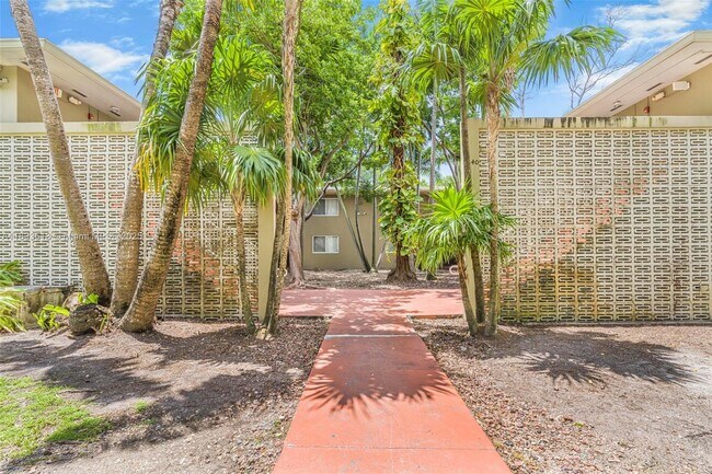 Foto del edificio - 6330 SW 79th St