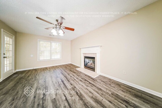 Foto del edificio - 204 Revolutionary Dr