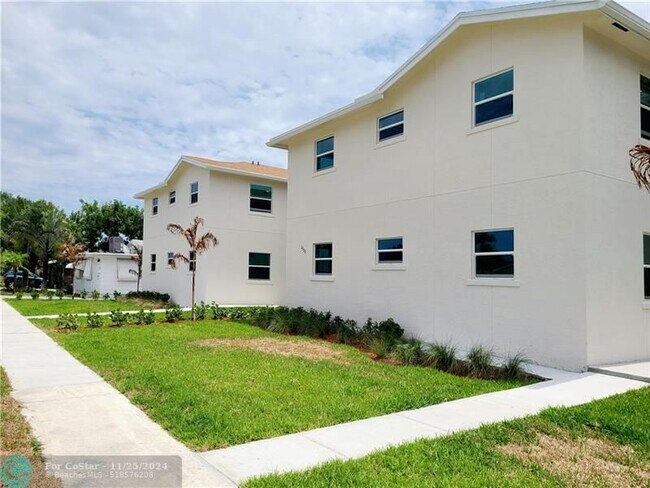 Building Photo - 2326 Taft St