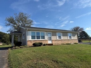 Building Photo - 22269 Green Village Dr