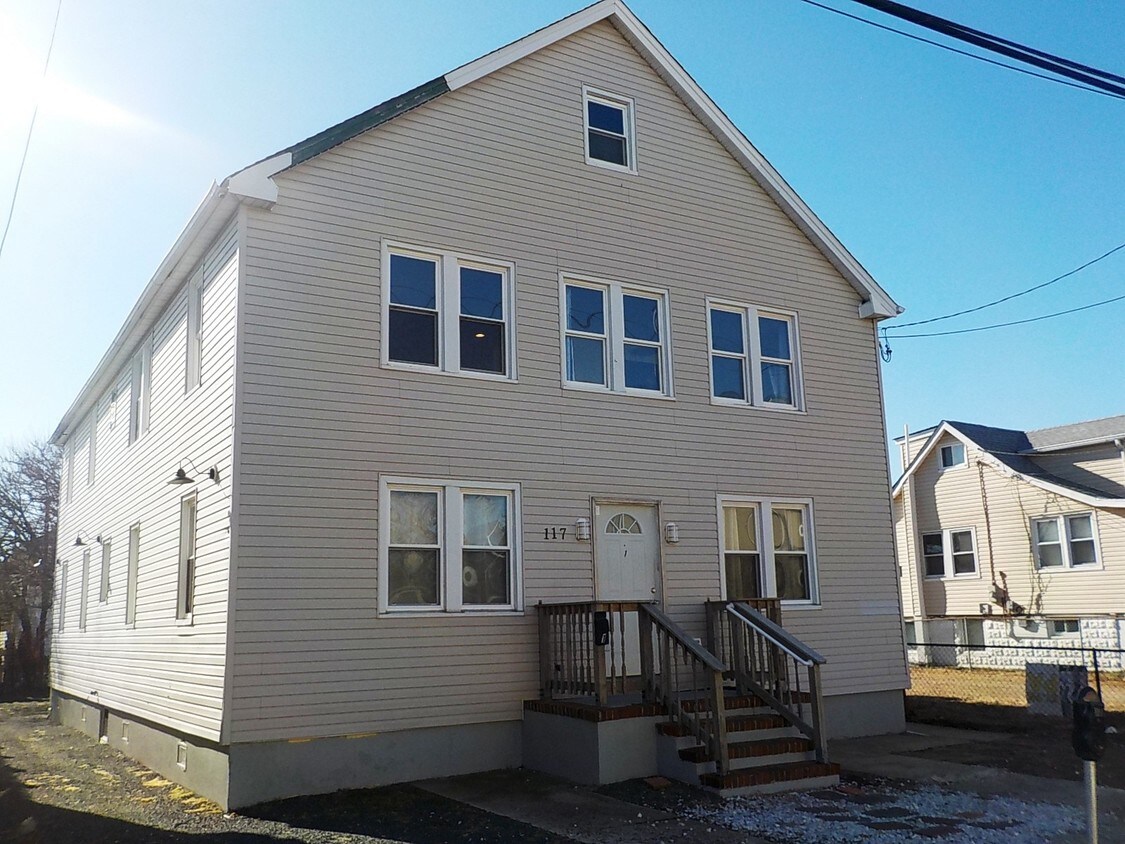 Exterior Photo - 117 Sumner Ave