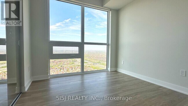 Photo du bâtiment - 430-4430 Square One Dr