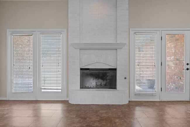Foto del edificio - 5009 Woodhollow Dr