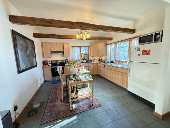 Building Photo - 557 Pearl St