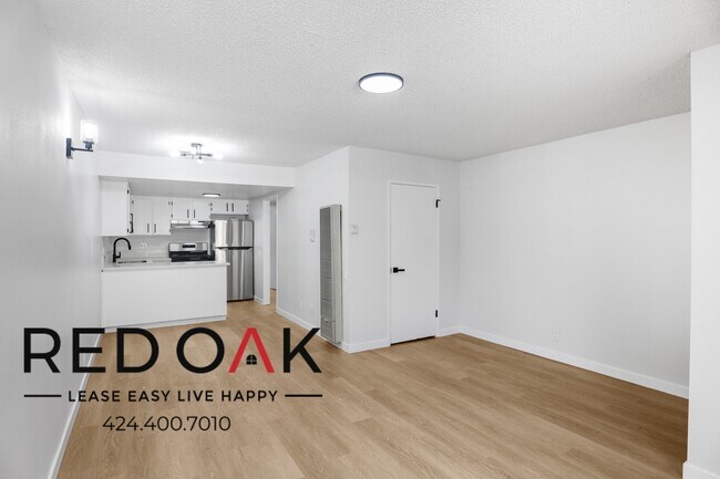 Foto del edificio - Remarkable, Spacious One Bedroom with Stai...
