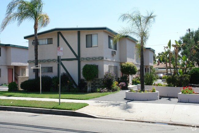 6944 - 6954 Avenida Coldwater Canyon - 6944-6954 Coldwater Canyon Ave