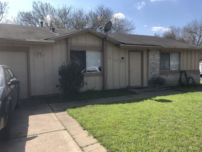 Building Photo - 2307 Dove Springs Dr