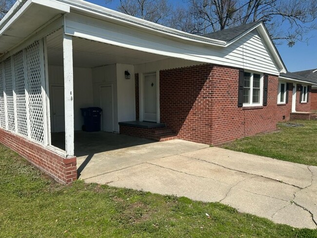 Building Photo - 1203 Ruffin Terrace