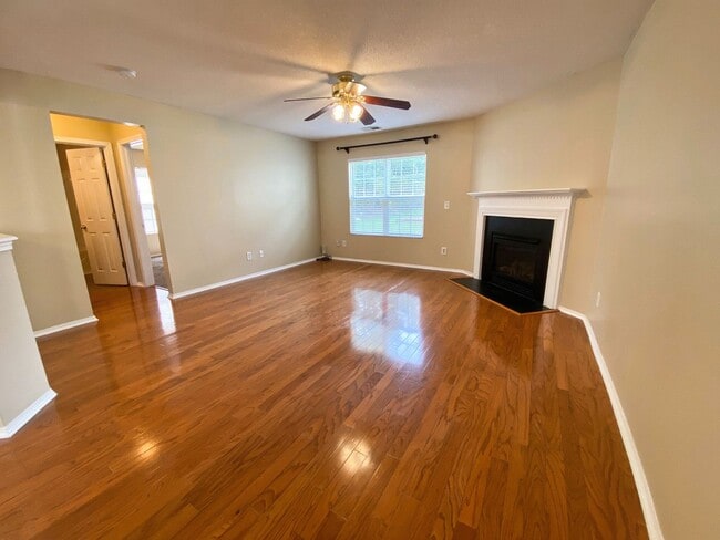 Foto del edificio - LOCATION IS KEY!!  4 Bedroom House in the ...