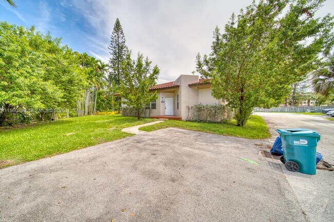 Foto del edificio - 14885 NE 7th Ave