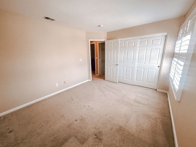 Building Photo - Large Home in Dublin Available Now!