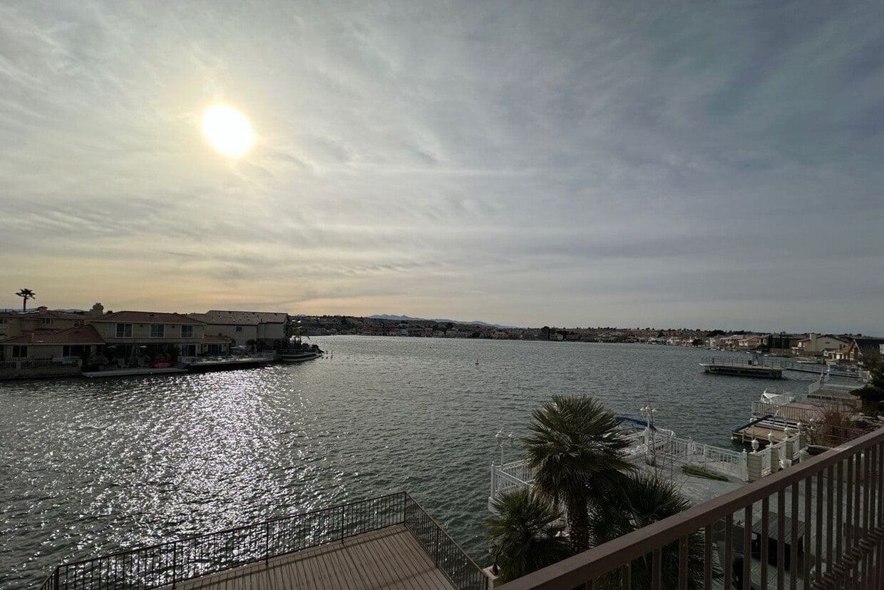 Foto principal - Spacious 5 Bedroom, 3 Bathroom Lake House ...