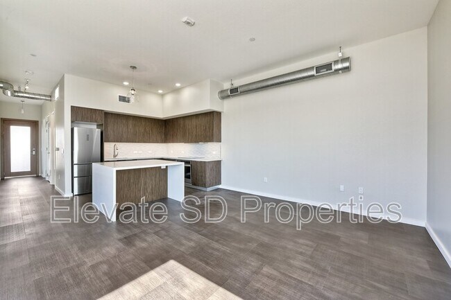 Foto del edificio - 2466 1st Ave.