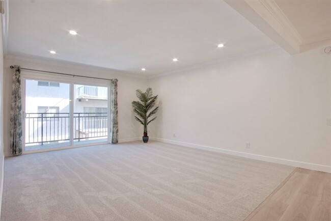 Building Photo - 5460 White Oak Ave