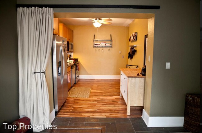 Foto del edificio - 1 br, 1 bath House - 3647 Jason St