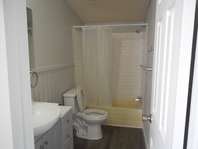 Building Photo - 405 Stagecoach Hill Dr
