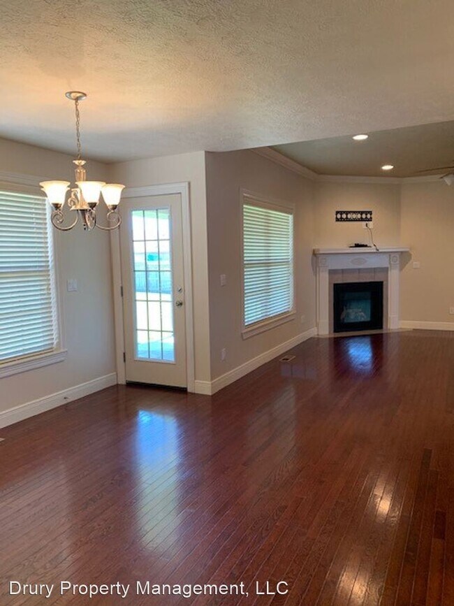 Building Photo - 3 br, 2.5 bath House - 5316 S. Carson St