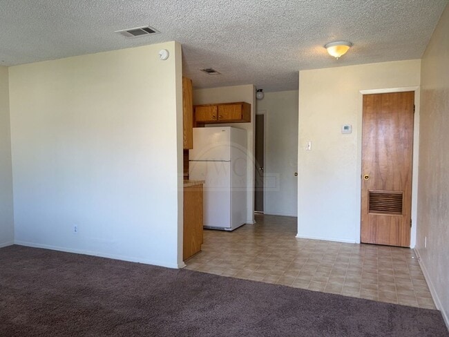 Building Photo - 2207 Cascade Dr