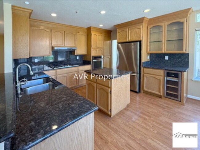 Building Photo - Beautiful Livermore home with plenty of space